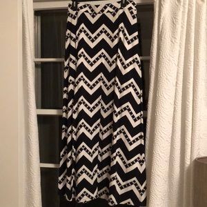 Crown & Ivy navy and white maxi skirt